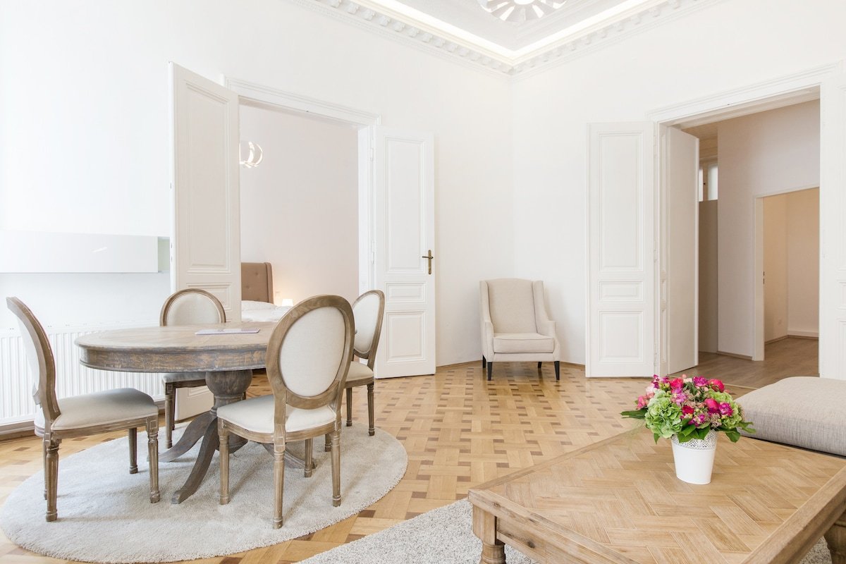 Fabulous City Center Apartment – Apt 15a gallery image 5