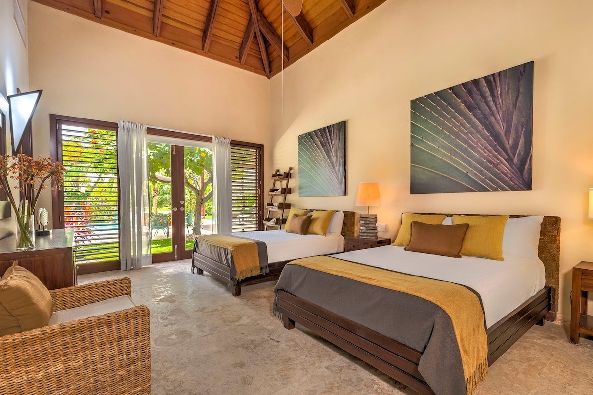 Villa Caballet – Eco-friendly villa w/ golf view gallery image 4