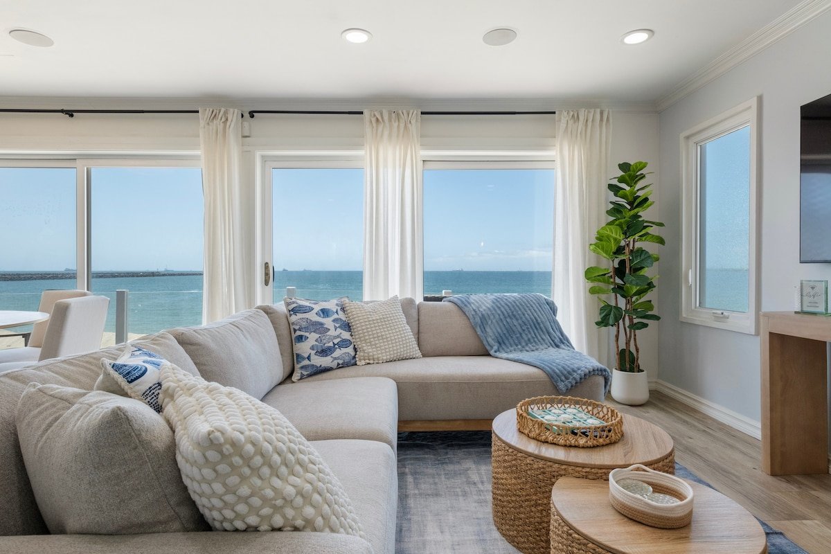 Long Beach house on the sand gallery image 5