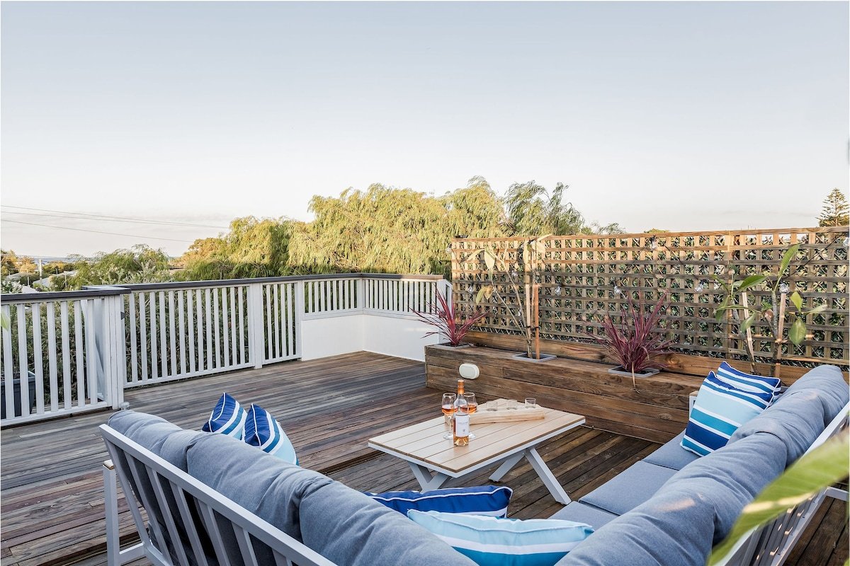 Rooftop Retreat gallery image 2