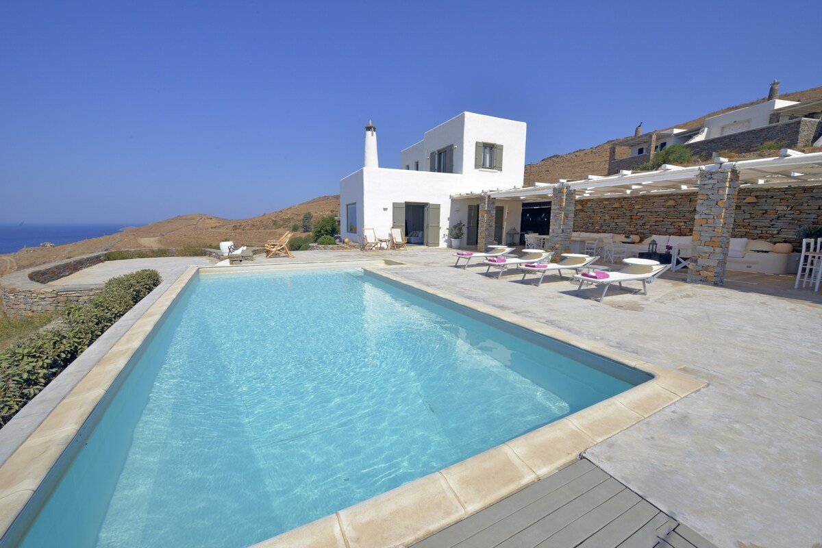 Spectacular sunset view villa gallery image 3