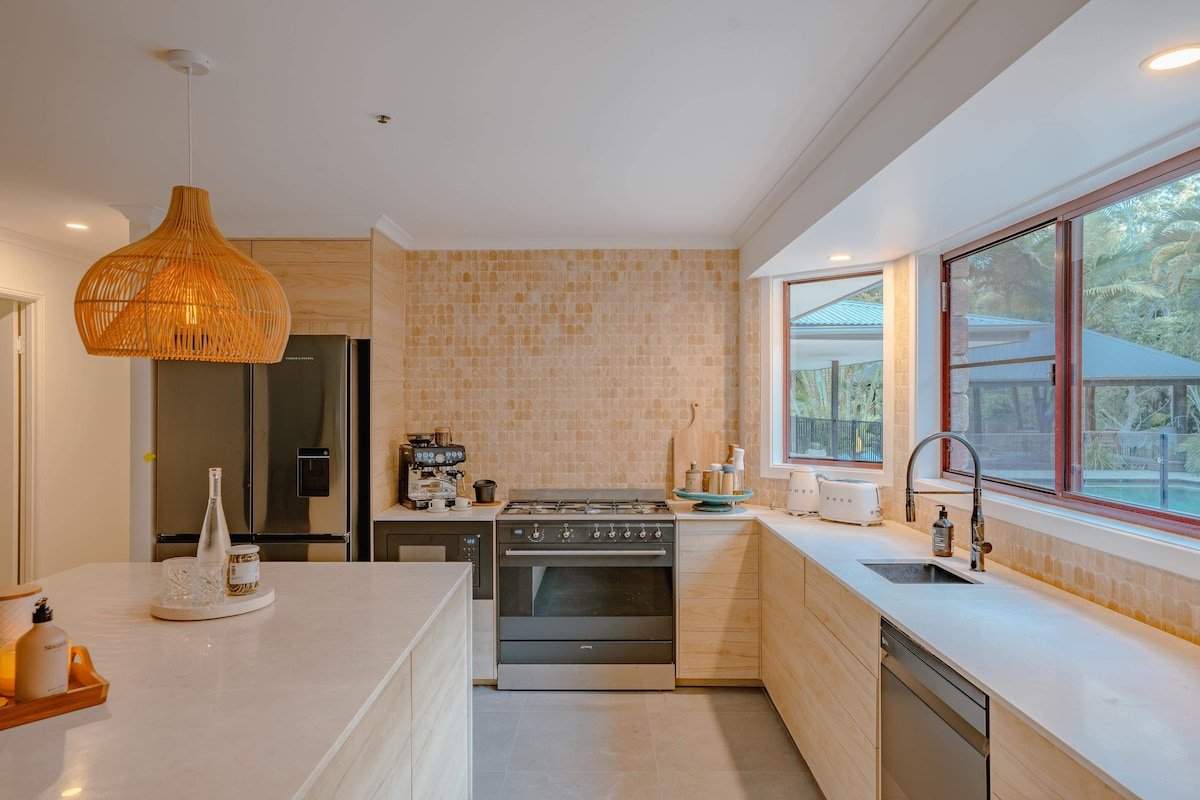 5 Bedroom Retreat + Pool close to National Parks gallery image 3