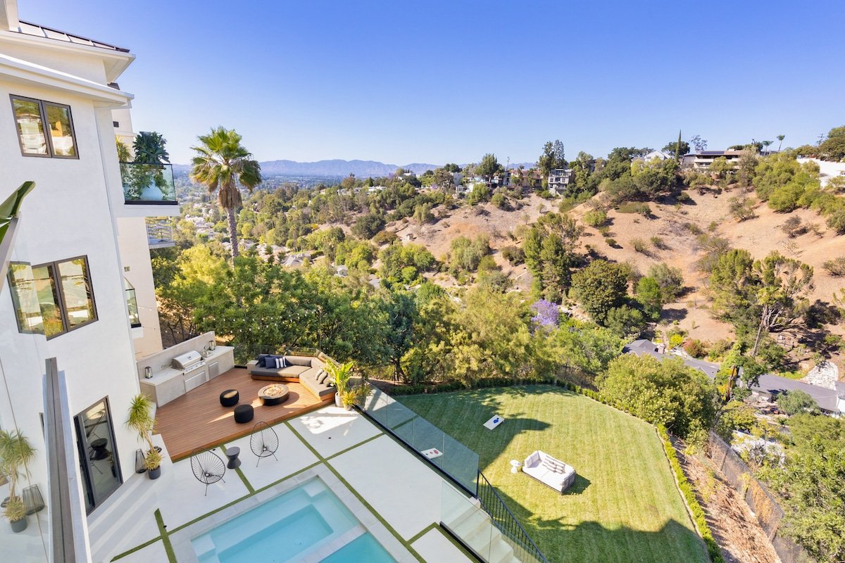 peaceful luxury retreat☁️pool+view+yard+studio+gym☁️ gallery image 3