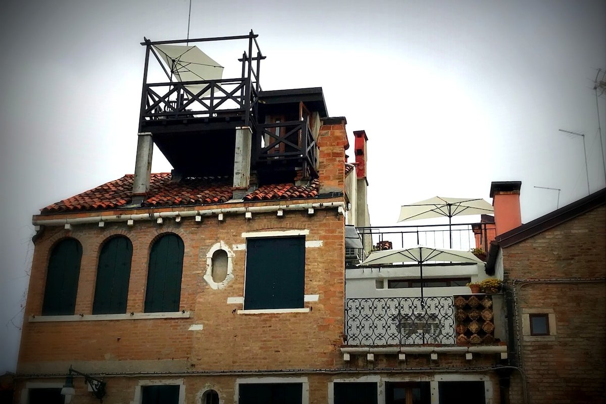 Grande appartamento con tre terrazze. gallery image 4