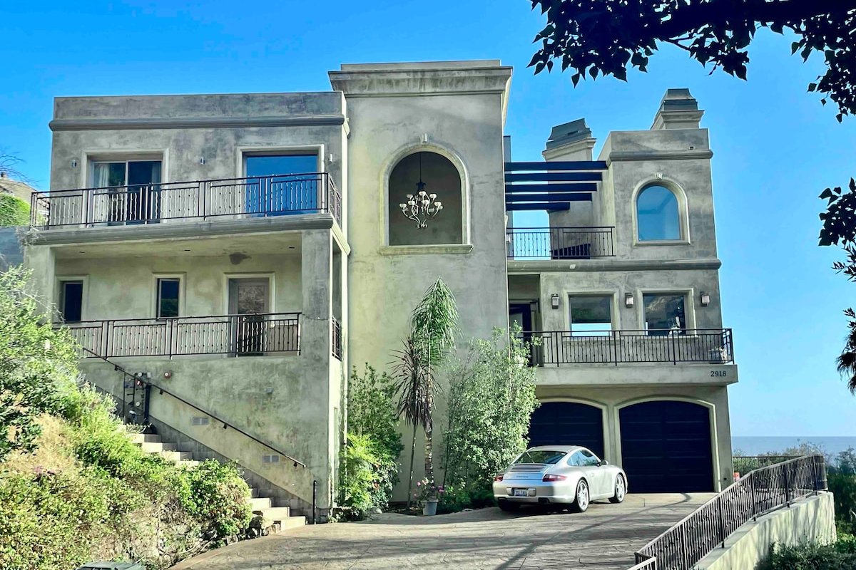 Gorgeous 4 bedroom ocean view villa with hot tub gallery image 2