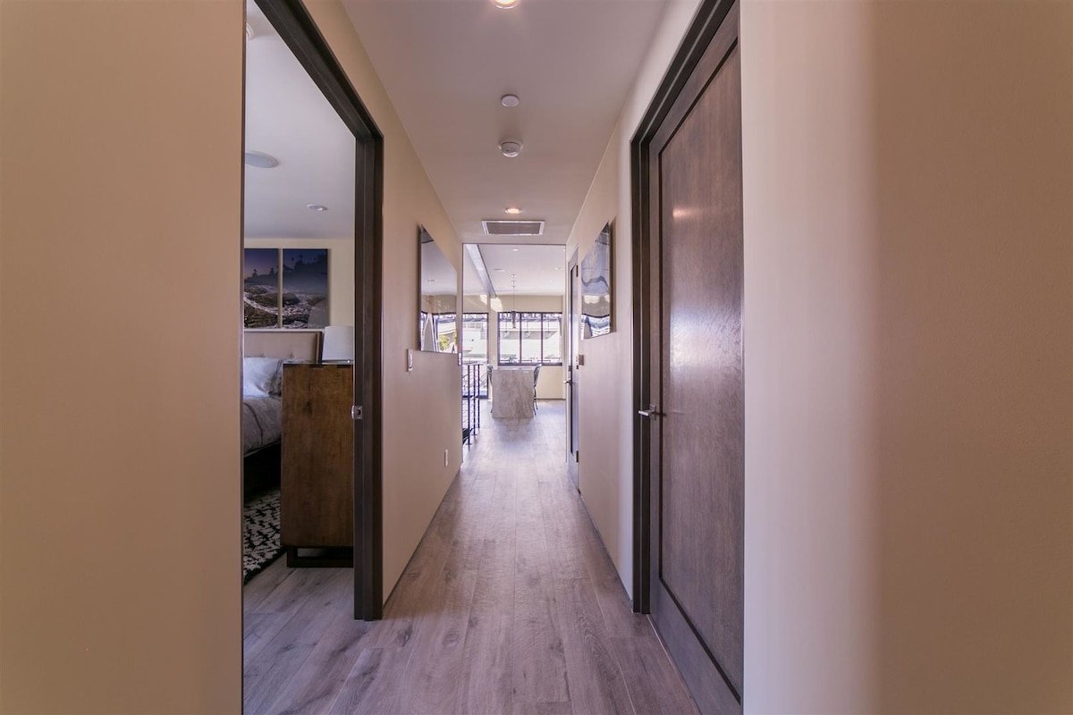 High End Luxury Near The Bay & Beach gallery image 5