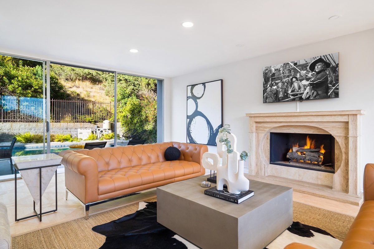 Hollywood Hills Contemporary Home w/ Pool & Spa gallery image 4