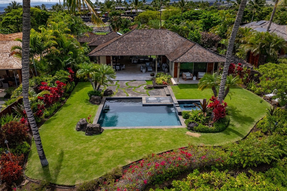 Exquisite Hualalai 4 Bedroom Home w/ 2 Golf Carts gallery image 3