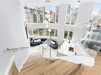 The Vancouver Penthouse, 2-Level, Patios, Hot Tub