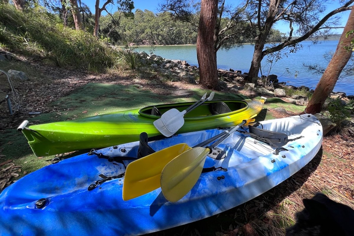 Luna Lakehouse: Views~Kayaks~Lake access~Boat Bay gallery image 4