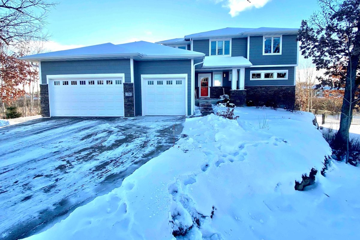 The Modern Sanctuary | 5 BR’s | 3mi TPC | 2mi NSC gallery image 3