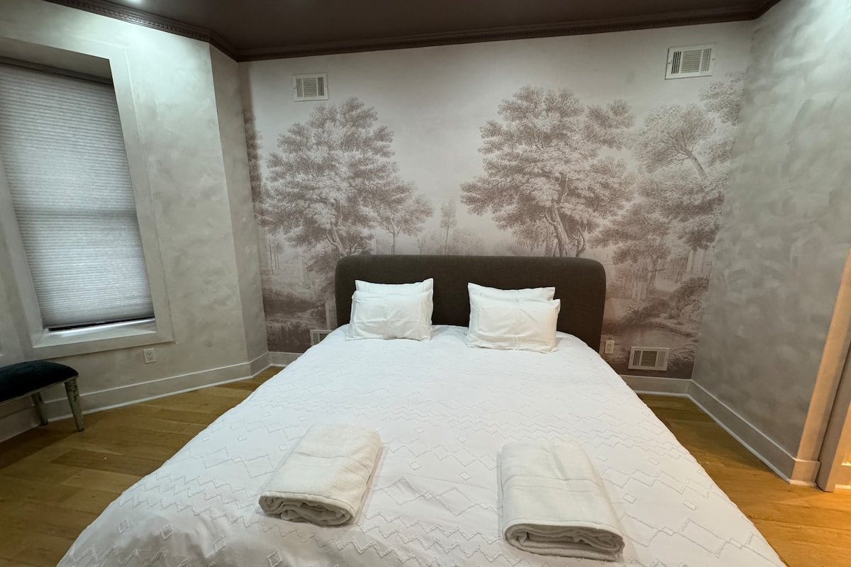 Trendy Brooklyn Brownstone – Steps to Subway! gallery image 5