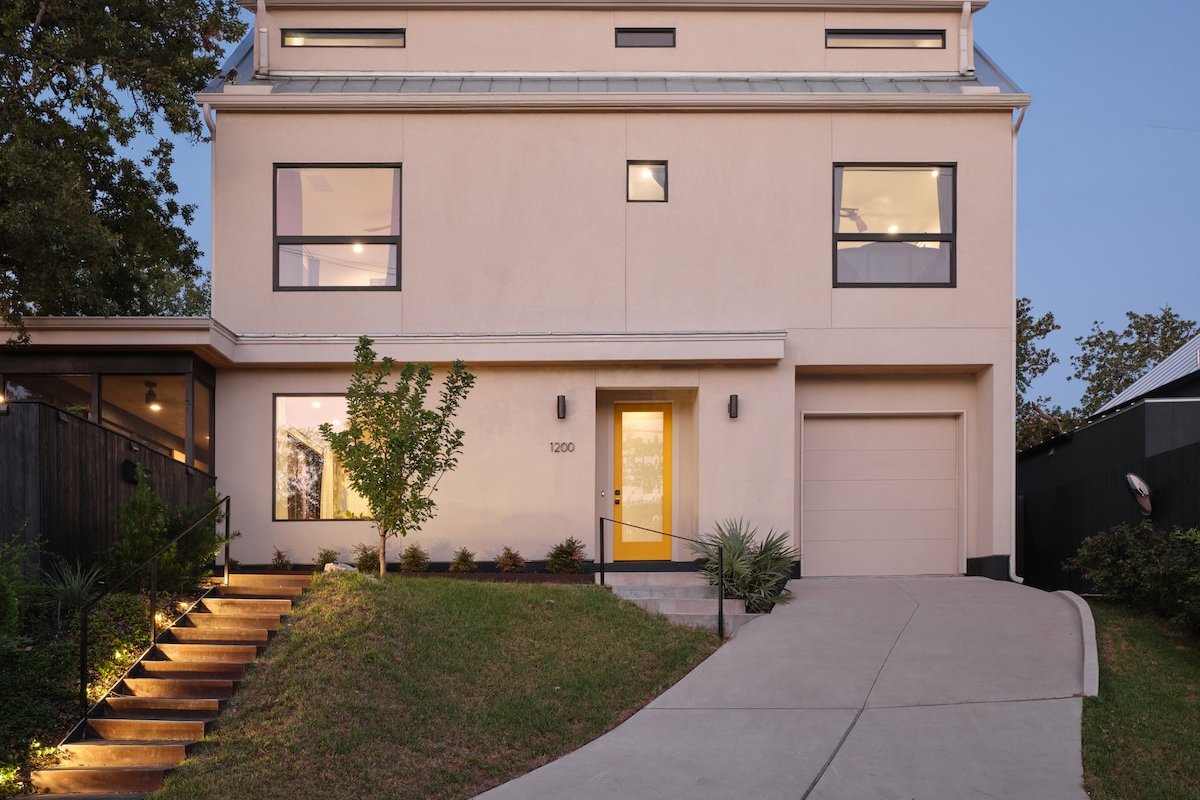 Large Private Modern House in Hip East ATX gallery image 3