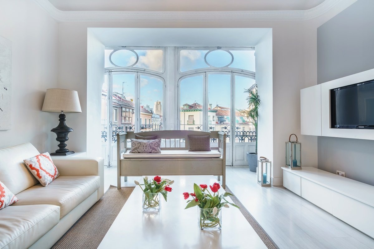 Madrid Centro / Downtown.In Front of Plaza Mayor. gallery image 3