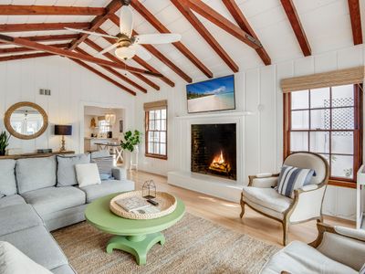 Gorgeous Naples Island House “The Salt Box”.