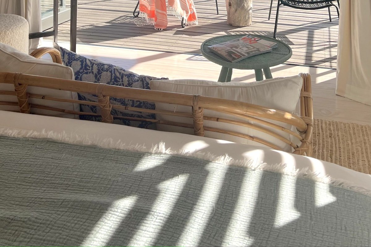 “The Palm” Unique Beach Retreat gallery image 2