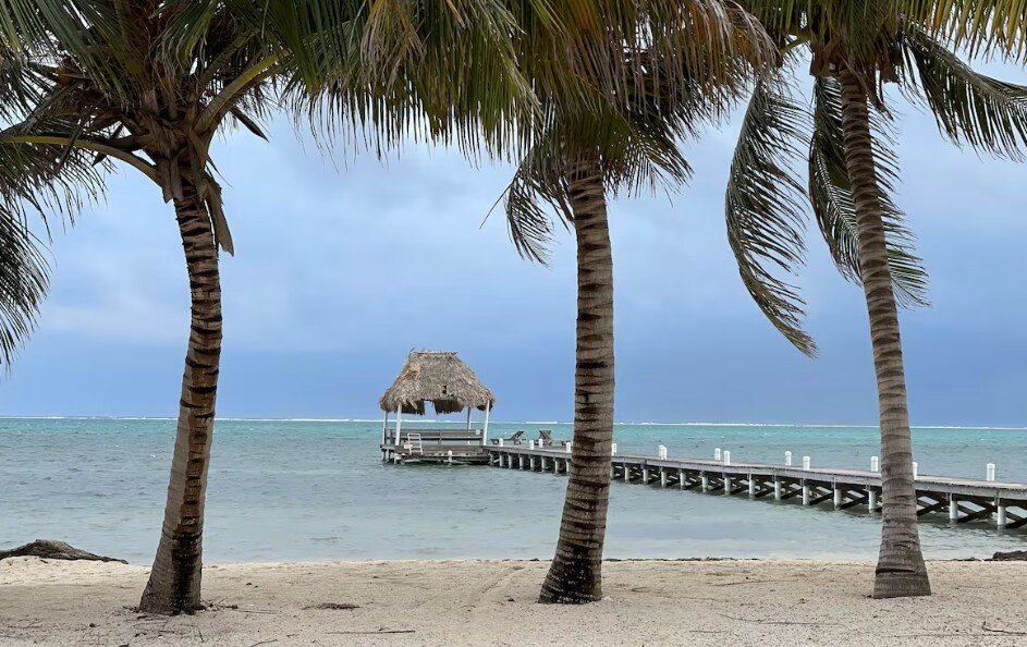 5 BR Beachfront Luxury Holiday Home w/ Pool / Pier gallery image 5