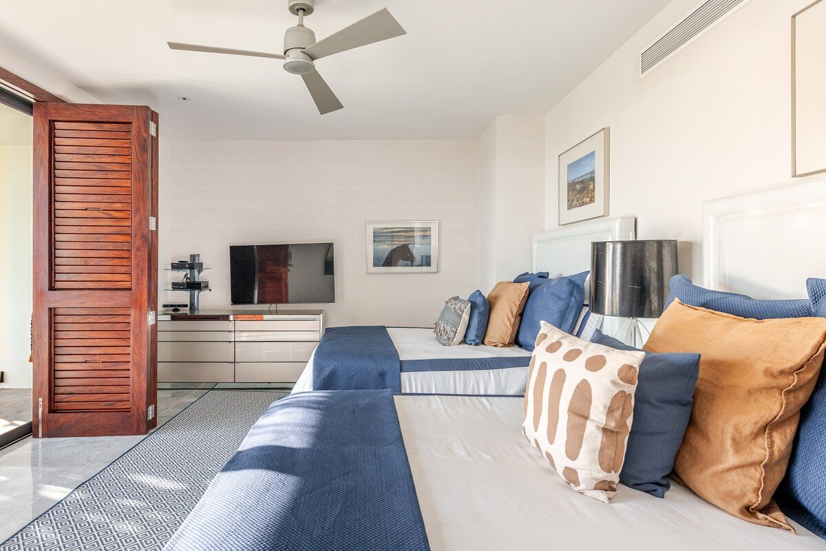 Luxury Oceanfront Retreat w/ Pools, Jacuzzi & Chef gallery image 5