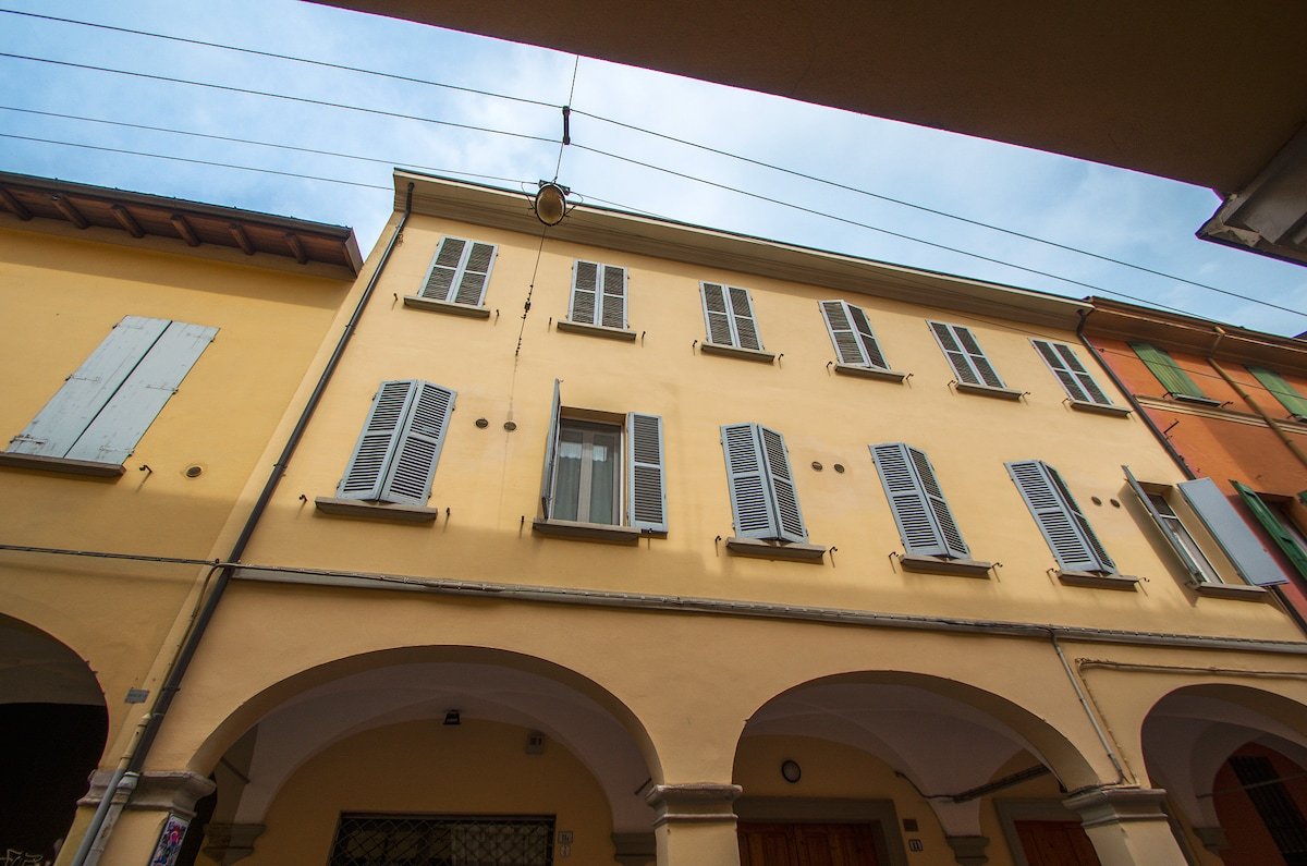 Cozy Apartment in Bologna old town gallery image 2