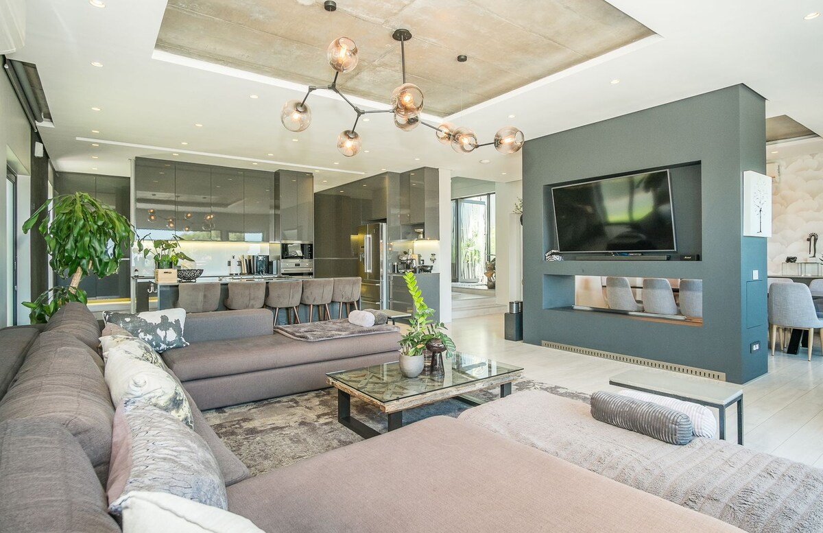 27 at Joubert gallery image 3