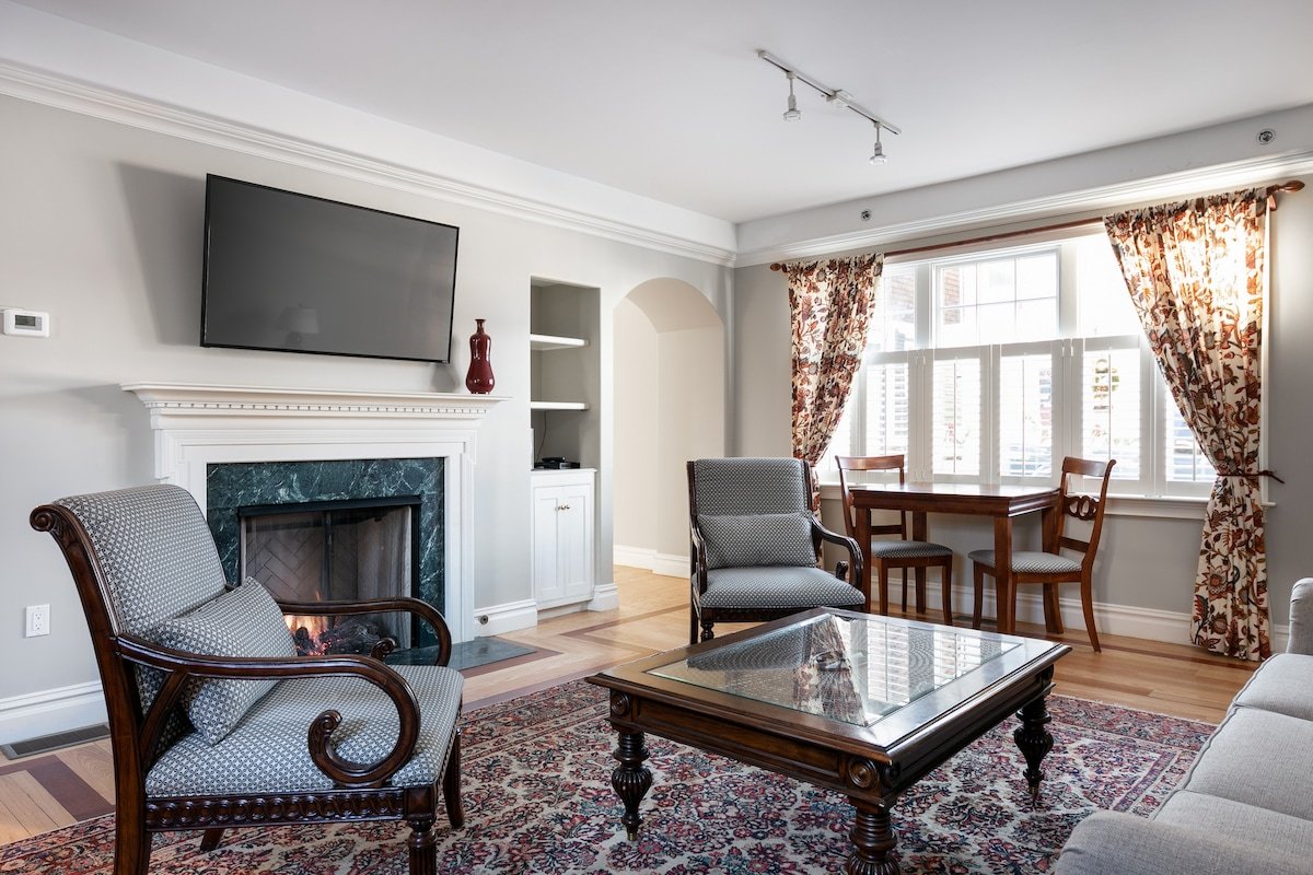 Pelham Court 3BR • Heart of Historic Newport gallery image 5