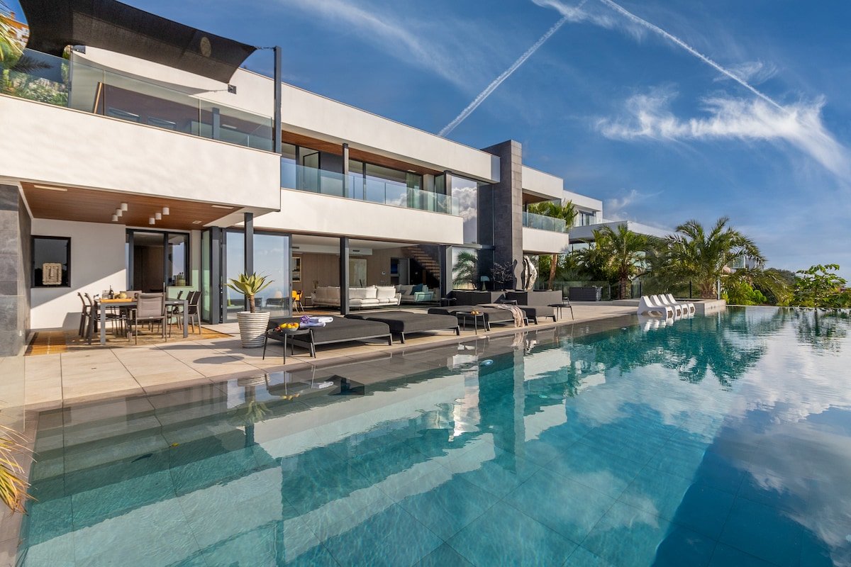 Villa Mercure by Abahana Luxe