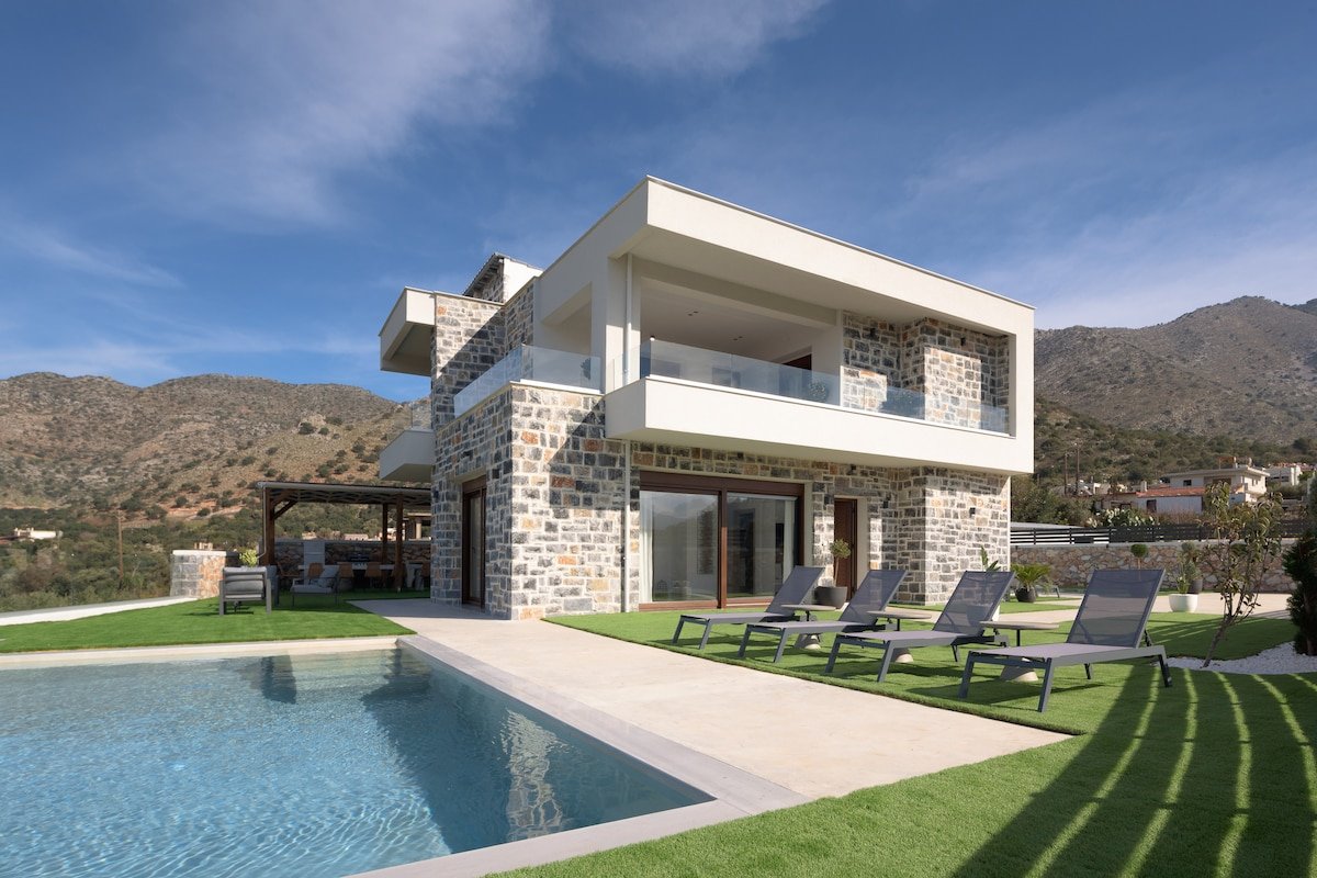 Sweet Sunshine Villa, with 2 Pools & Playground gallery image 2