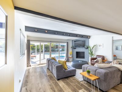 *3000sf 6BR! Htd Sparkling Pool, Cabana, BBQ!*