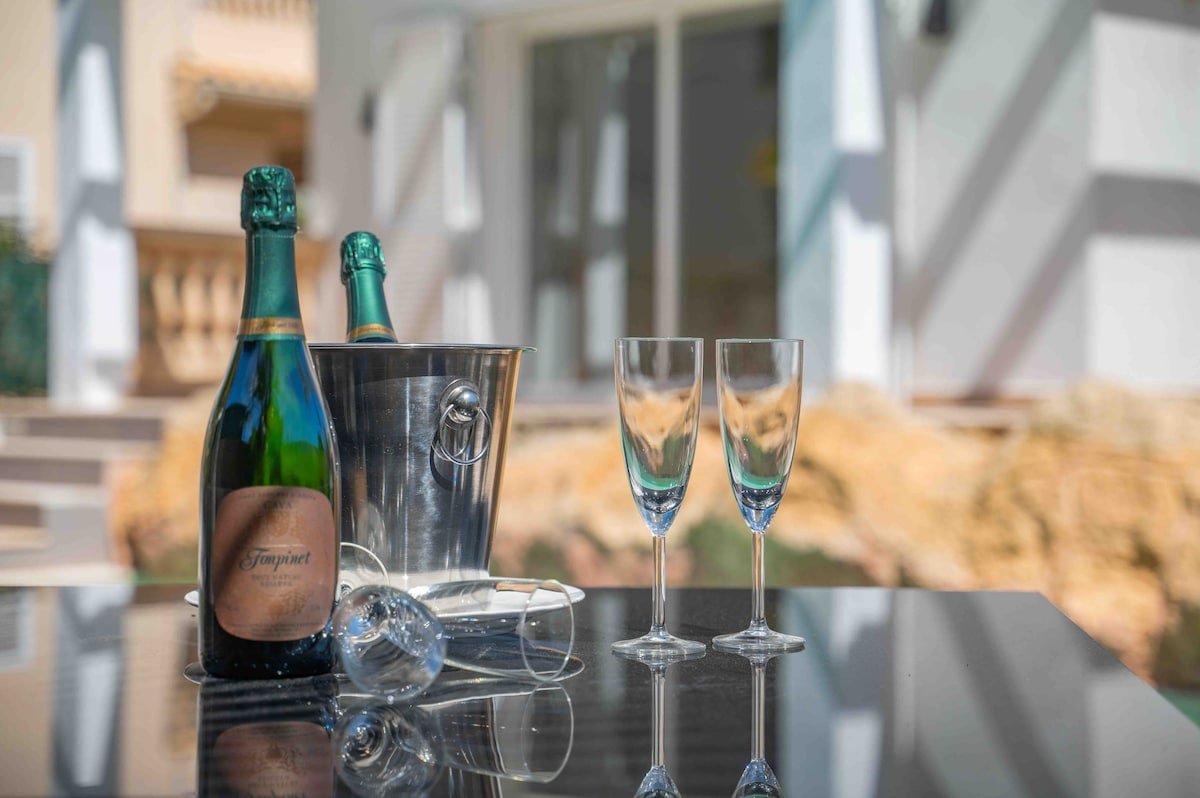 Vila SOL FELOSTAL,130m to beach,near airport&Palma gallery image 4