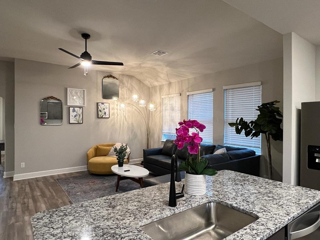 5TVs*75”TV*Fort Worth*Arlington*4Bedroom*King Bed gallery image 3