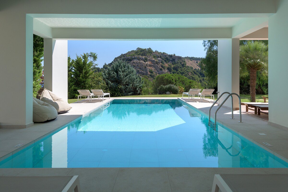 Ixian Hilltop Villa gallery image 4