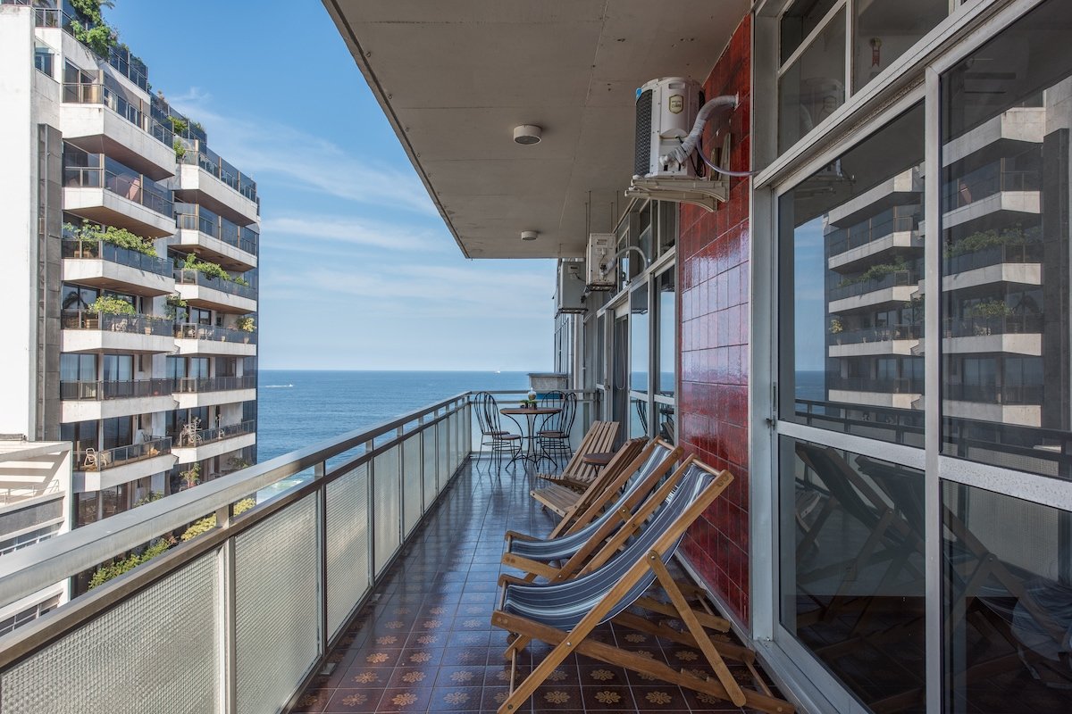 Conforto quadra da praia de Copacabana vista mar! gallery image 5