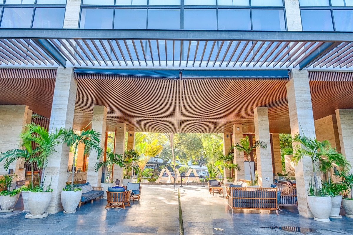 Stunning 4BR Luxury Retreat w Private Rooftop Pool gallery image 2