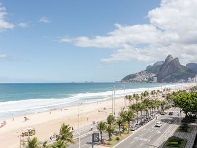 Rio046 – Luxurious beachfront apartment in Ipanema