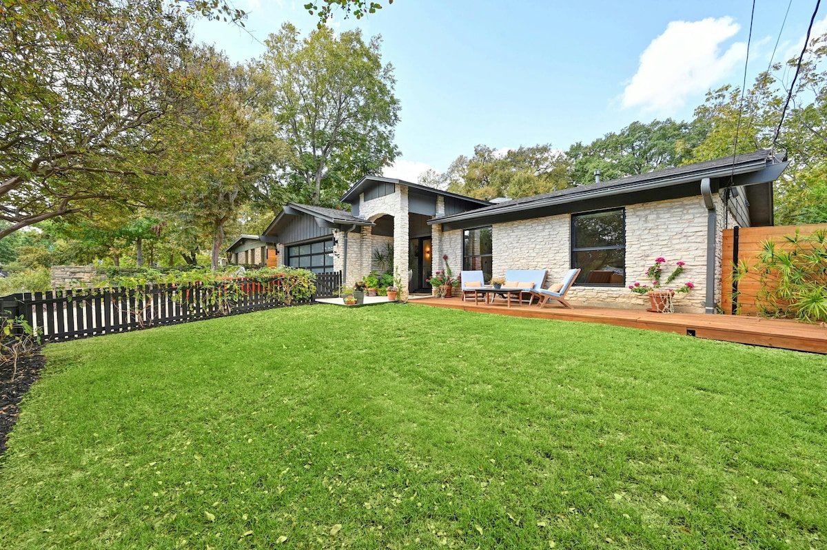 Zilker Luxury Retreat! (Trails/Lake/Springs)! gallery image 2