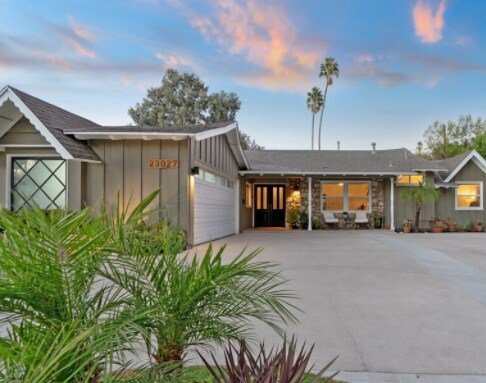 Designer Home w/Pool Hot-tub – Entertainers’ Dream gallery image 3