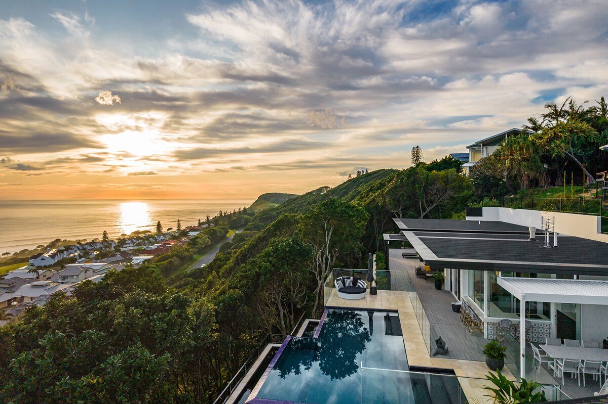 Pool House – Couples retreat gallery image 4