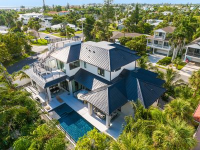 The Palace! Rooftop Views, Pool, and Arcade Fun!