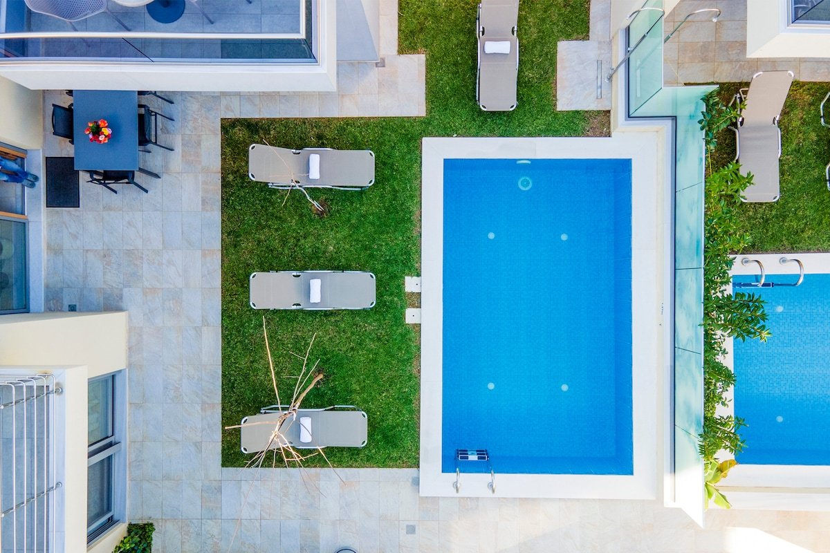 Park-view Lux Pool Villa, steps to the Beach gallery image 3