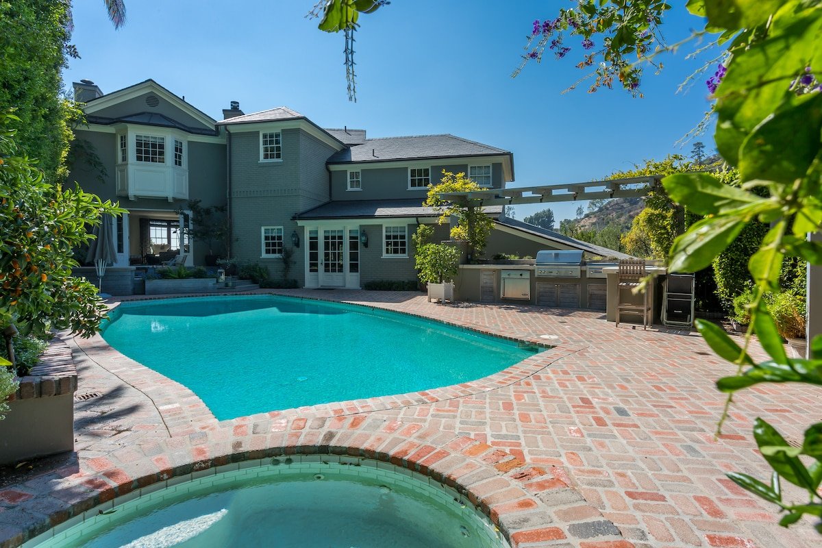 Hollywood Hills La Presa Estate gallery image 2