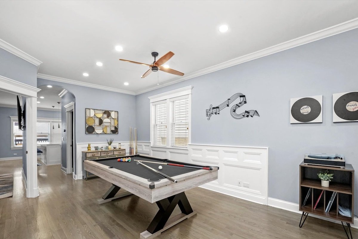 Entire house w/ free parking, close to Wrigley! gallery image 4