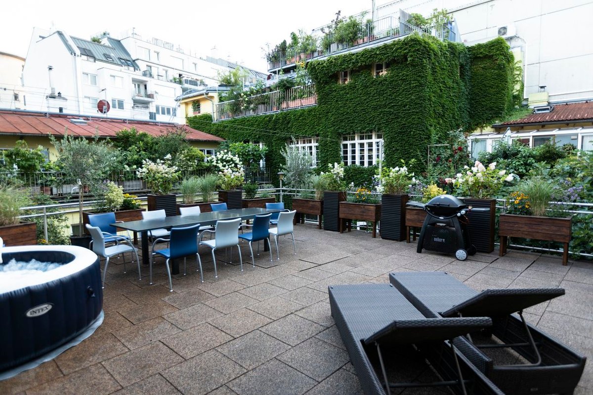 Traumhafte Wohnung &Terrasse/ Parkplatz