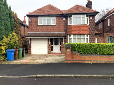 Lovely 4 bed House close to Manchester Airport.