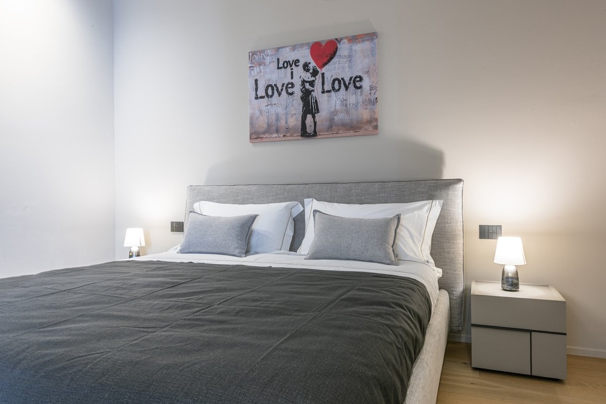 [Luxury Apt Essence]: 2 Rooms, 2 bath, Wi-Fi gallery image 4