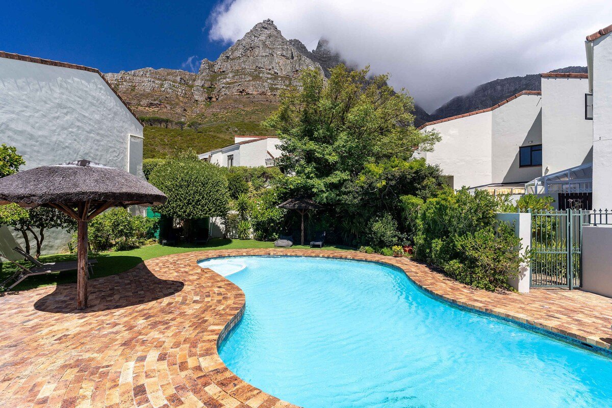 Camps Bay Nest – Townhouse with ocean views gallery image 4