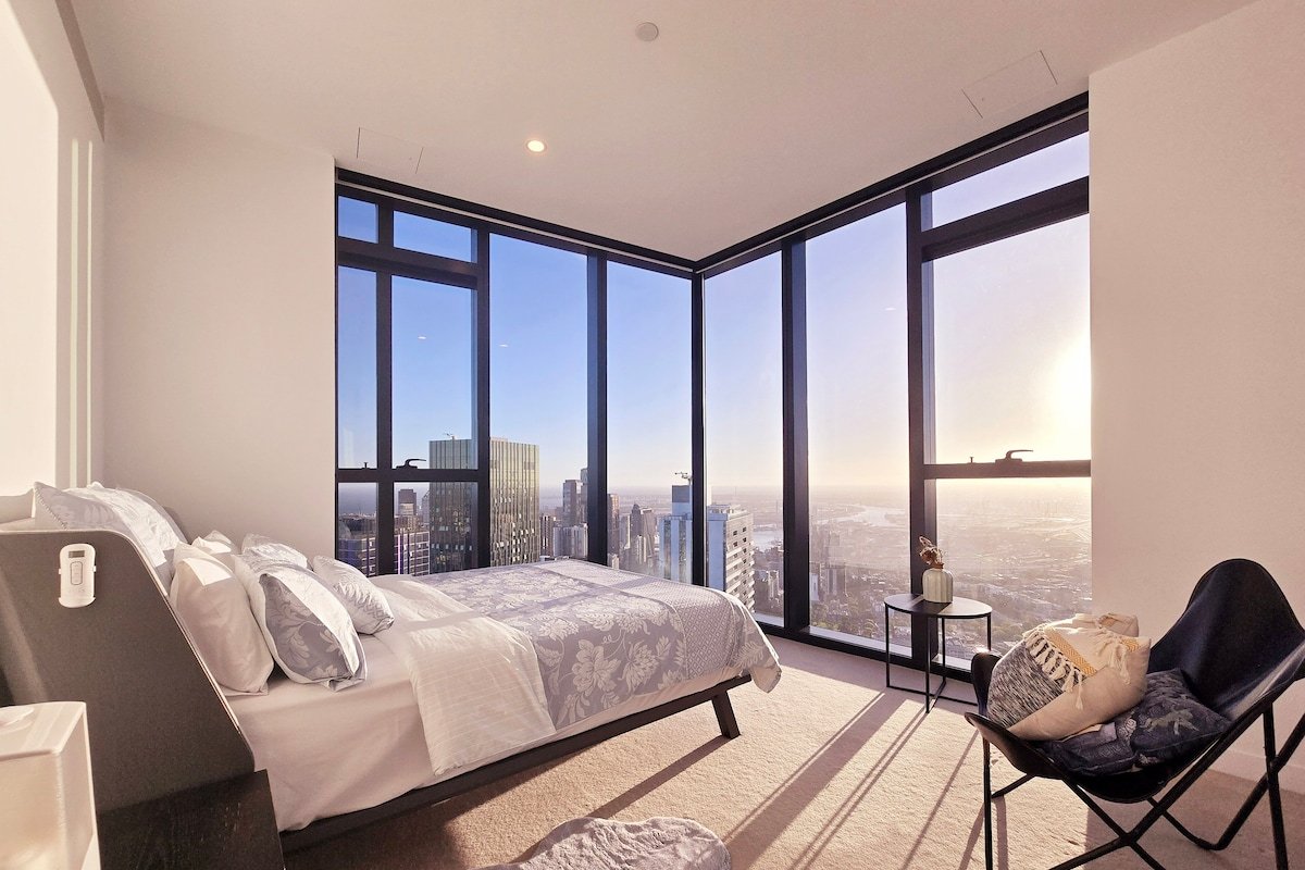 Luxury 3BR Penthouse 70F–Skyline View& CBD 205 sqm gallery image 3