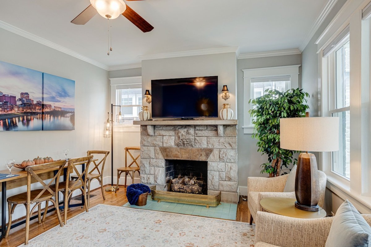 8 Bedroom/6 baths. SleepACrowd! Music Row Songbird gallery image 4