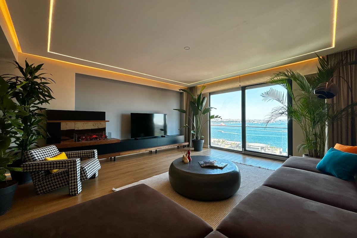 S Lux/Jacuzzi Escape with Bosphorus Panorama gallery image 5