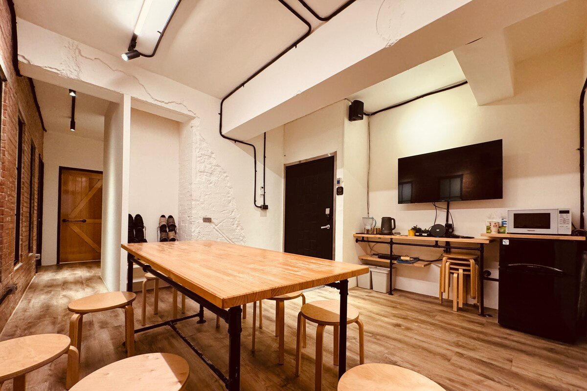 步行西門紅樓商圈 + 西門MRT 出口8秒 團體家庭 gallery image 3