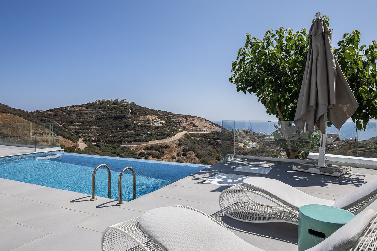 Rose Villa – Superb sea vistas, Close to the beach